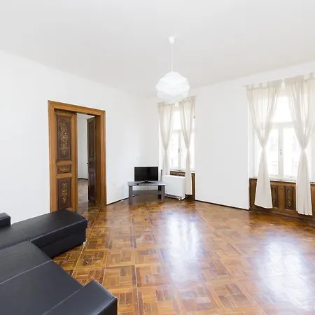 Tesnov Apartment *